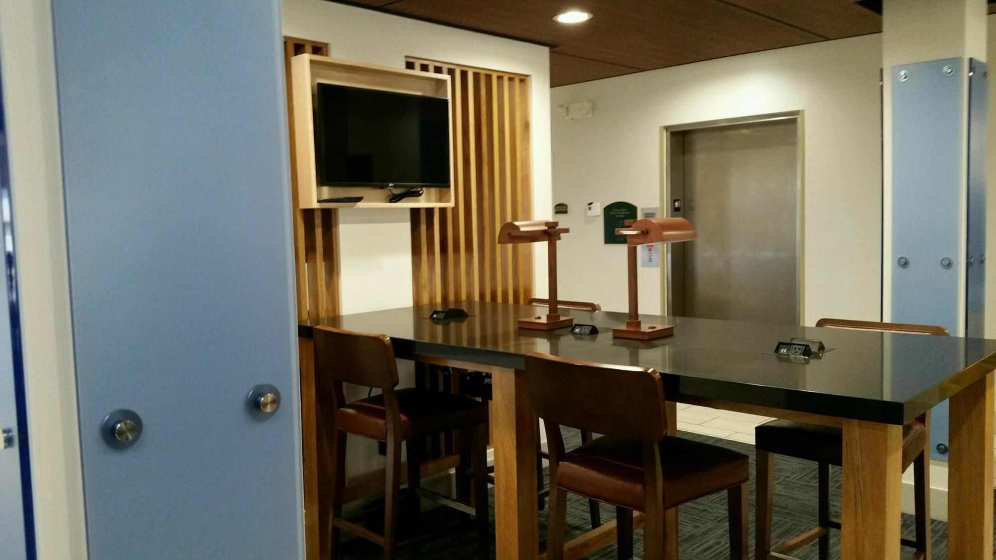 Holiday Inn Express Knoxville-Strawberry Plains By Ihg Exterior foto